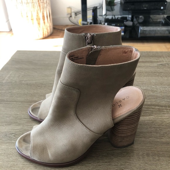 Caslon Peep Toe Heels / Sandals - Picture 4 of 12